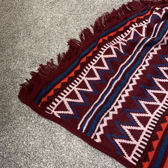 Burgundy Geometric Fringe-Trim Duster - Picture 6 of 8
